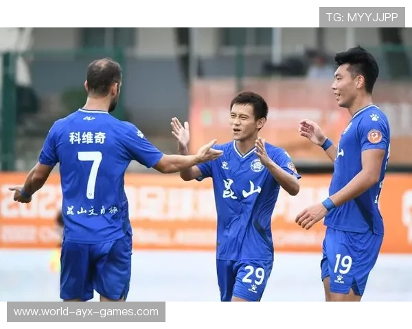 陕西联合冯伯元背身护球稳，回做后立刻前插